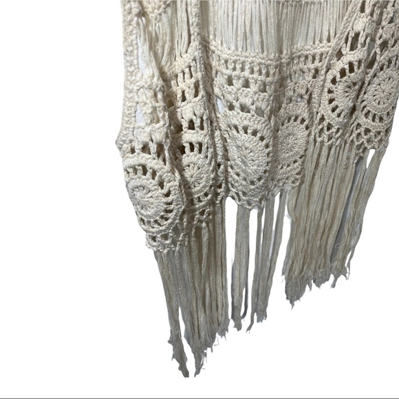 KENDALL AND KYLIE IVORY CROCHET BOHO FRINGED SLEEVELESS VEST - Picture 8 of 12